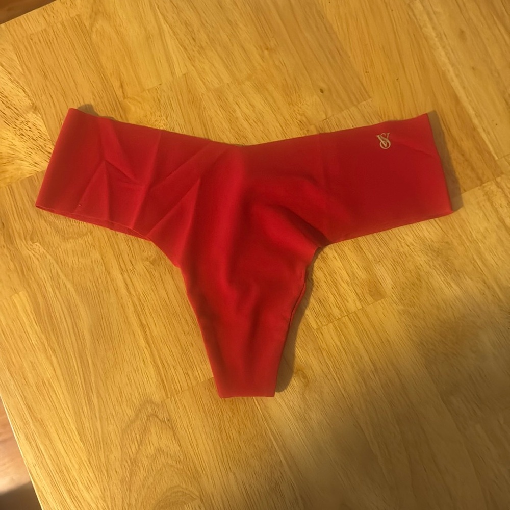 Victoria Secret No show Thong Red pantie size S/P NWT